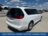 Used 2022 Chrysler Pacifica Touring-L image 5