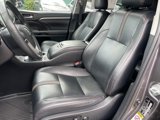 Used 2019 Toyota Highlander SE image 6