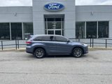 Used 2018 Toyota Highlander XLE image 2