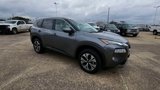 Used 2023 Nissan Rogue SV image 3