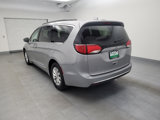 Used 2017 Chrysler Pacifica Touring-L image 5