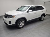 Used 2015 Kia Sorento LX image 2
