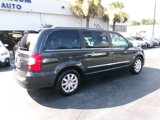 Used 2014 Chrysler Town & Country Touring image 3