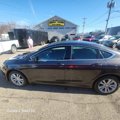 Used 2016 Chrysler 200 Limited image 2