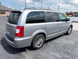 Used 2014 Chrysler Town & Country Touring-L image 5