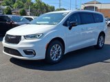 New 2026 Chrysler Pacifica Select image 3