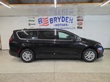 New 2025 Chrysler Pacifica Select image 2
