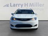 Used 2020 Chrysler Pacifica Touring-L image 4