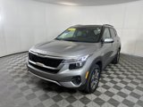 Certified 2022 Kia Seltos EX image 2