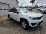 Used 2023 Jeep Grand Cherokee Laredo image 3