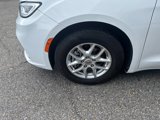 Used 2022 Chrysler Pacifica Touring-L image 4