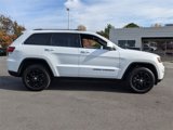 Used 2021 Jeep Grand Cherokee Laredo image 2