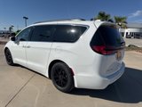 Certified 2022 Chrysler Pacifica Touring-L image 3
