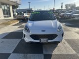 Used 2022 Ford Escape SE w/ SE Sport Appearance Package image 2