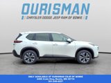 Used 2023 Nissan Rogue SV image 2