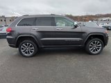 Used 2017 Jeep Grand Cherokee Overland image 2
