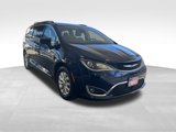 Used 2018 Chrysler Pacifica Touring-L Plus w/ Advanced Safetytec Group image 2