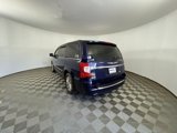 Used 2016 Chrysler Town & Country Touring-L image 3
