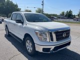 Used 2018 Nissan Titan SV image 2