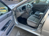 Used 2005 Toyota Camry LE image 2
