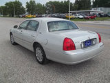 Used 2006 Lincoln Town Car Signature Limited image 6