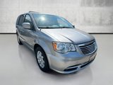 Used 2016 Chrysler Town & Country Touring image 3