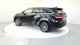 Used 2018 Toyota Highlander XLE image 4