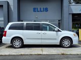 Used 2014 Chrysler Town & Country Touring image 2