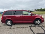 Used 2014 Chrysler Town & Country Touring image 3