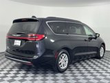 Used 2022 Chrysler Pacifica Touring-L image 4