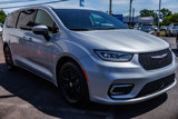 Used 2023 Chrysler Pacifica Touring-L image 3