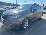 Used 2022 Chrysler Pacifica Touring-L image 3