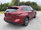 Used 2022 Toyota Highlander XLE image 3