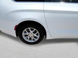 Used 2023 Chrysler Pacifica Touring-L image 4