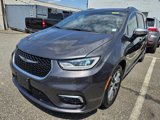 Used 2023 Chrysler Pacifica Pinnacle image 2