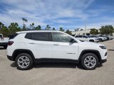New 2025 Jeep Compass Latitude image 3