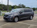 Used 2023 Chrysler Pacifica Touring-L image 3