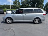 Used 2017 Toyota Sienna Limited image 4