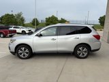 Used 2017 Nissan Pathfinder SV image 5