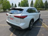 Used 2022 Toyota Highlander XLE image 6