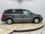 Used 2016 Chrysler Town & Country Touring image 4