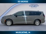 Used 2023 Chrysler Pacifica Touring-L image 2