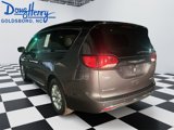 Used 2020 Chrysler Pacifica Limited image 3