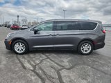 Used 2023 Chrysler Pacifica Touring-L image 5