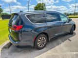 Used 2021 Chrysler Pacifica Touring-L image 2