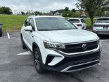 Certified 2023 Volkswagen Taos SE w/ Panoramic Sunroof Package image 3