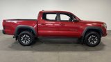 Used 2018 Toyota Tacoma TRD Off-Road image 2