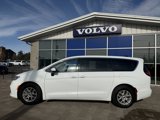 Used 2023 Chrysler Pacifica Touring-L image 2