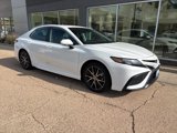 Used 2023 Toyota Camry SE image 2