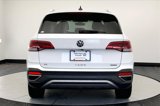 Certified 2022 Volkswagen Taos SE image 4